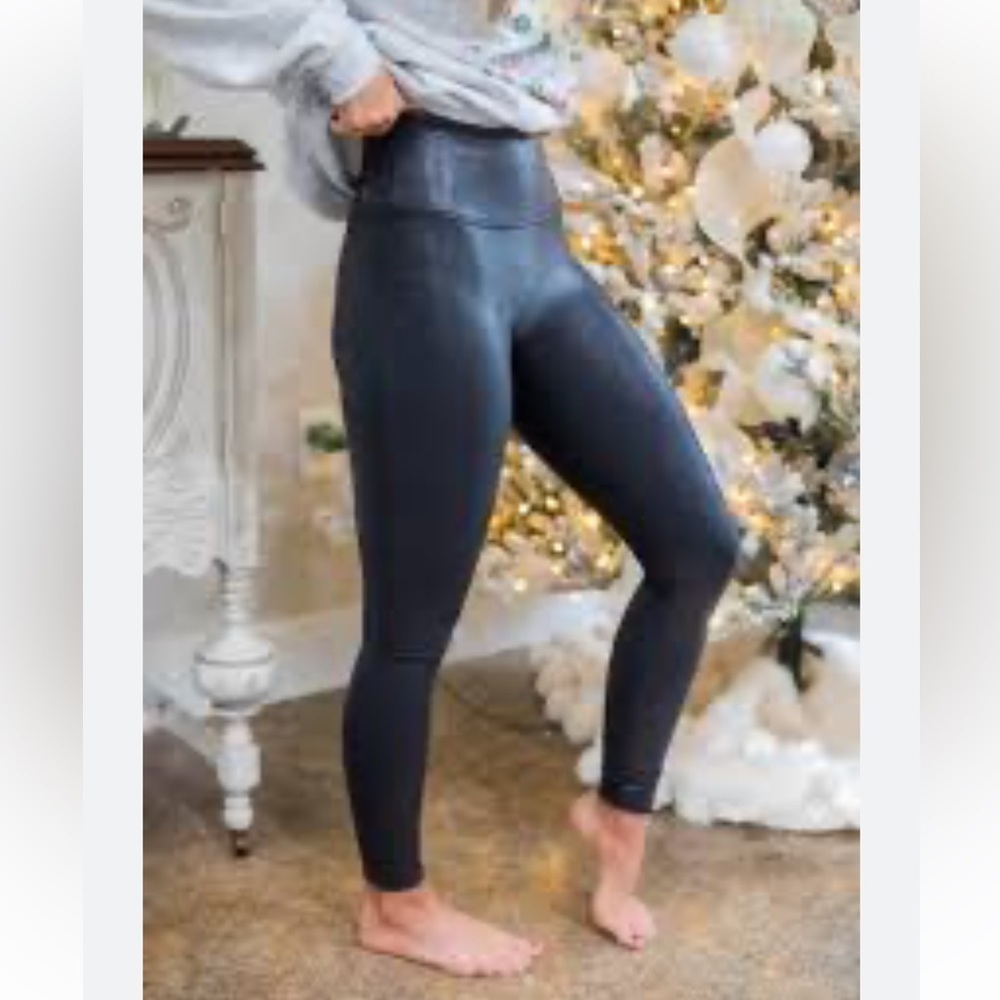Spanx Faux Leather Leggings size small